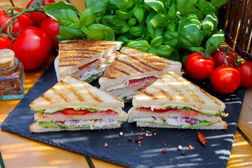 Сэндвич с куриным филе , соусом и овощами 1 штука купить в Могилеве