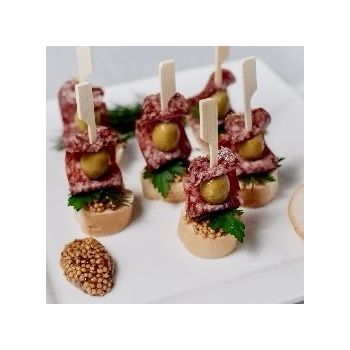 Канапе с салями и соусом