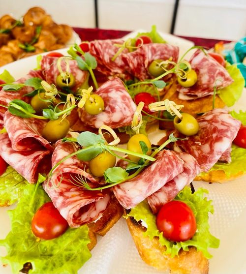 Брускетта с салями черри, оливкой и зеленью купить в Могилеве